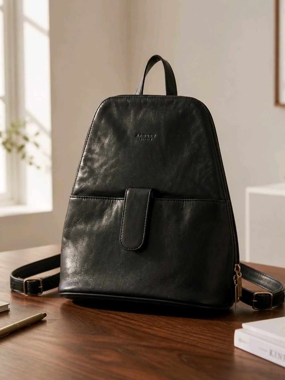 Vintage Diverso Italian Black Leather Backpack Bag - Minimalist Style